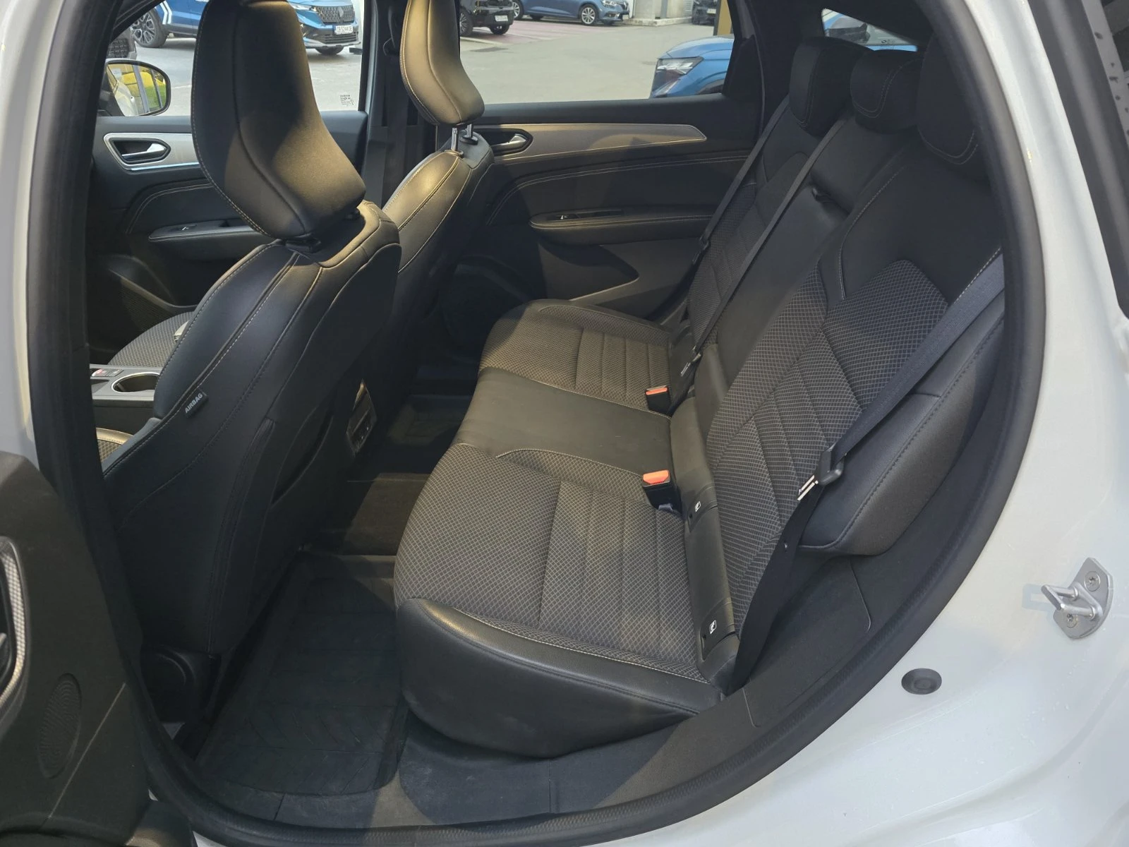 Renault Arkana E-TECH 1.6 Tce 95 S&S, снимка 15 - Автомобили и джипове - 56577693