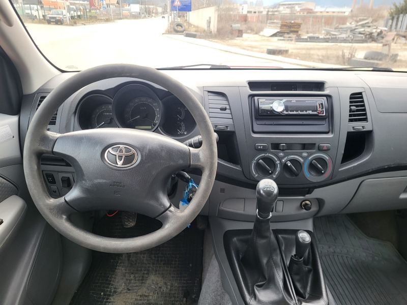 Toyota Hilux 2.5 D-4D 4X4  С климатик, снимка 11 - Автомобили и джипове - 43833354