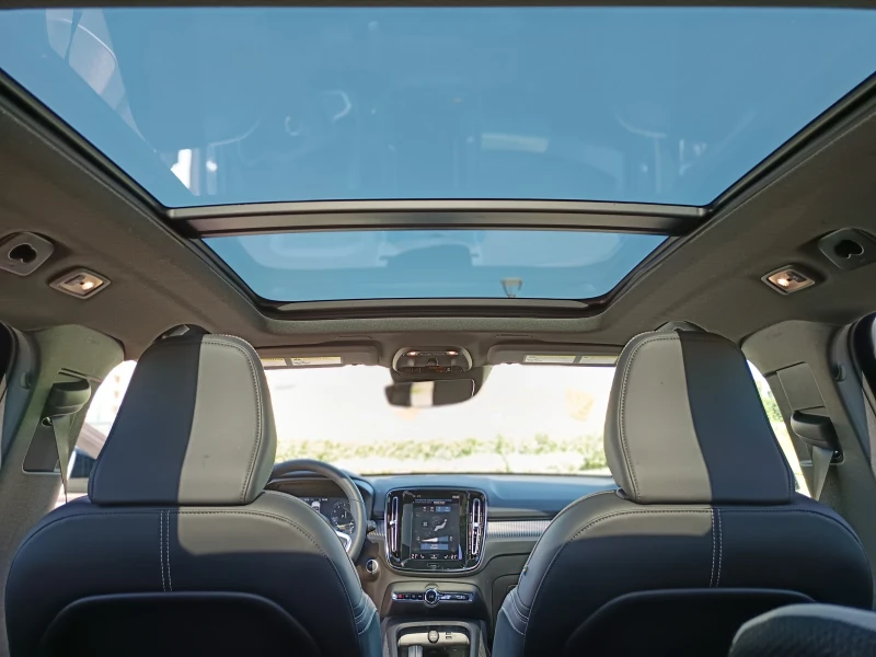 Volvo XC40 2.0 R Design, снимка 9 - Автомобили и джипове - 52839298