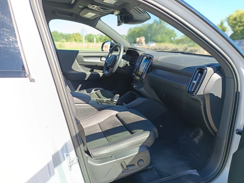 Volvo XC40 2.0 R Design, снимка 7 - Автомобили и джипове - 52839298