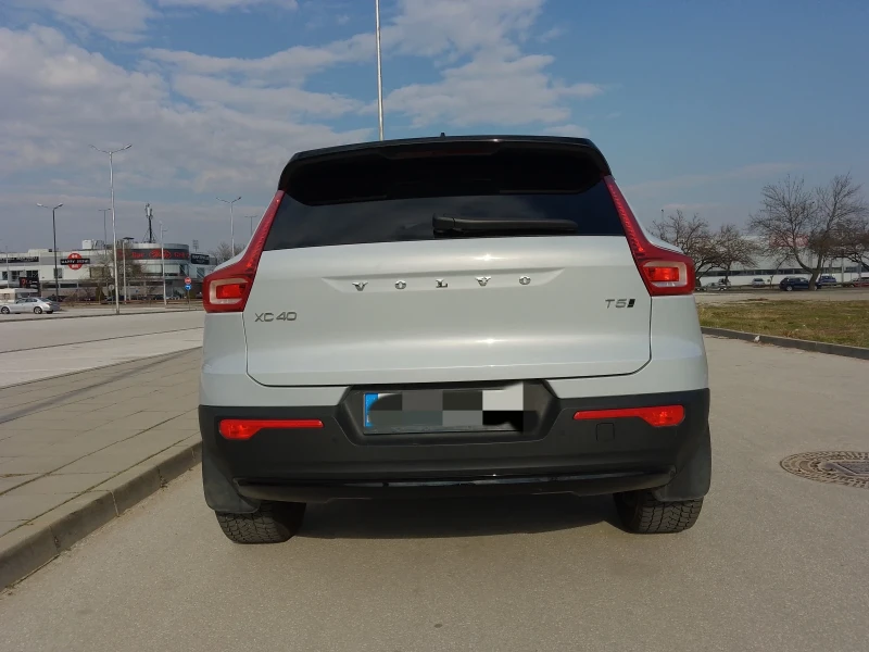 Volvo XC40 2.0 R Design, снимка 5 - Автомобили и джипове - 52839298