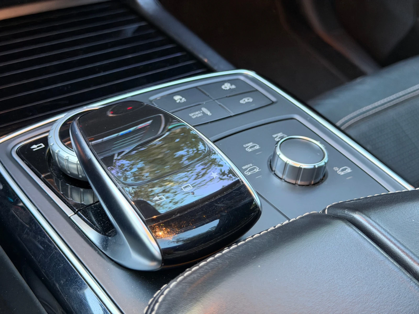Mercedes-Benz GLE 63 S AMG 4-MATIC / CARBON, снимка 15 - Автомобили и джипове - 55734557