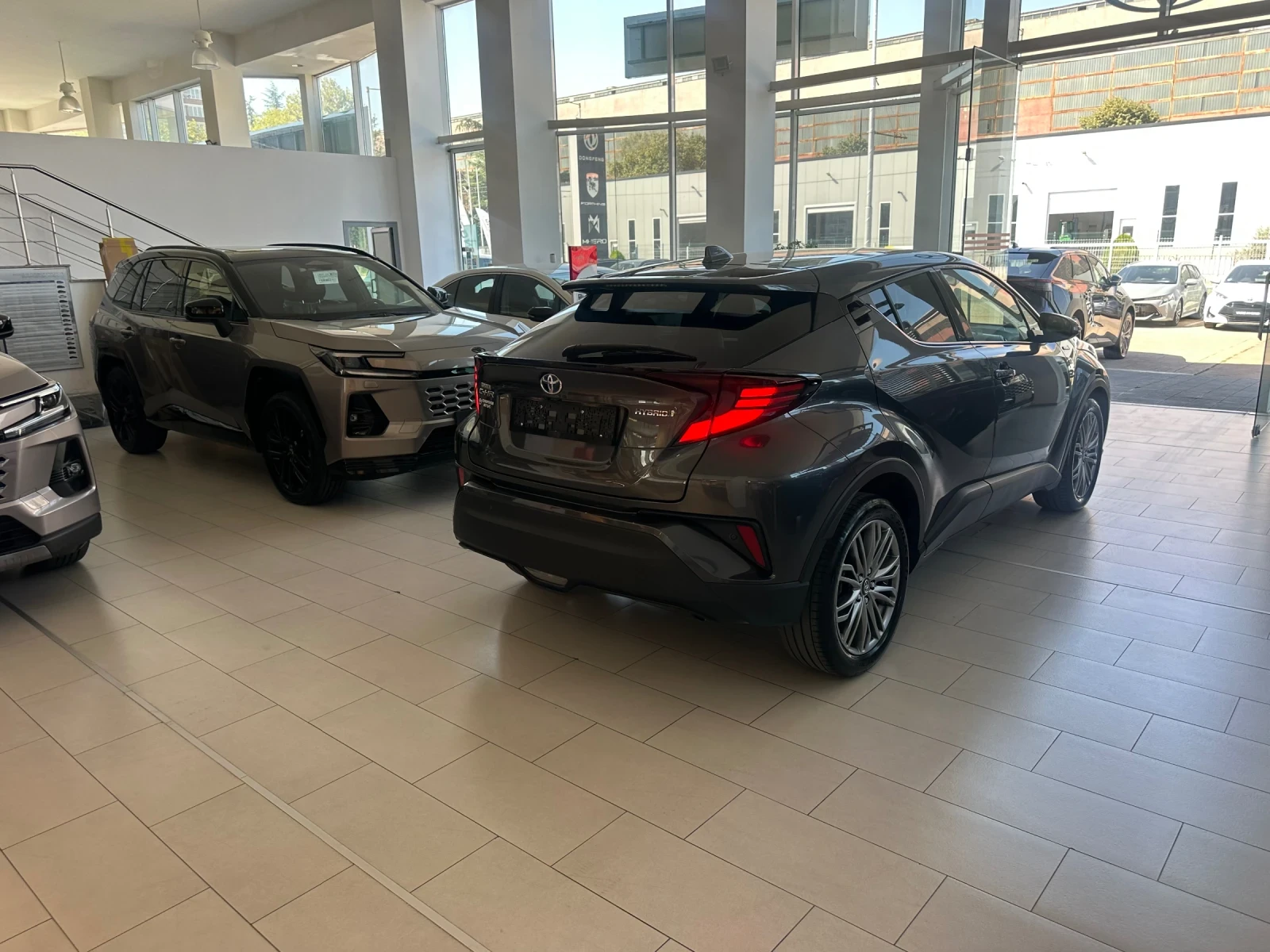 Toyota C-HR Lounge, снимка 5 - Автомобили и джипове - 56214400