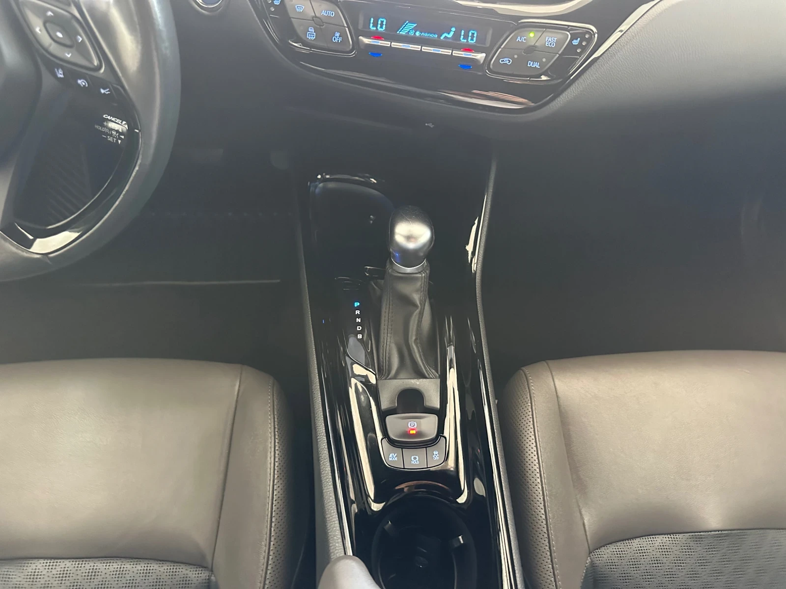 Toyota C-HR Lounge, снимка 13 - Автомобили и джипове - 56214400