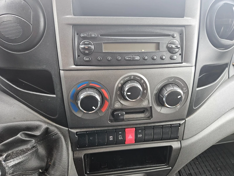 Iveco 35c13 Хладилен падащ борд, снимка 9 - Бусове и автобуси - 52591299