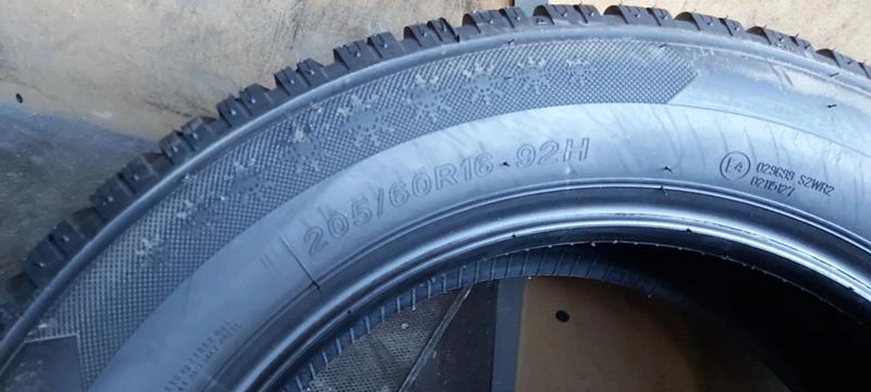 Гуми Зимни 205/60R16, снимка 7 - Гуми и джанти - 35148468