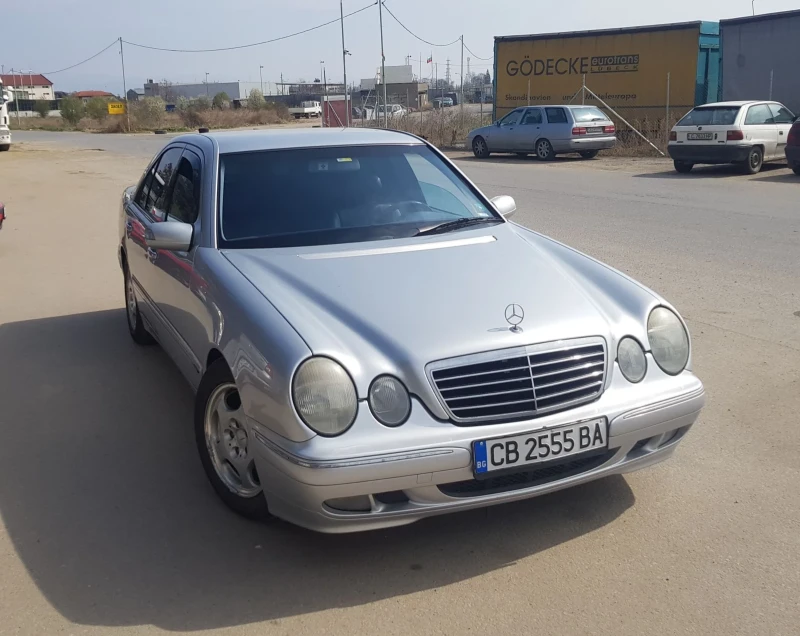 Mercedes-Benz E 200 E 200 компресор, снимка 6 - Автомобили и джипове - 47465839