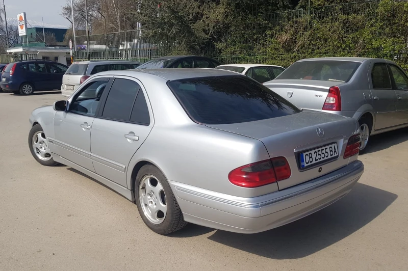 Mercedes-Benz E 200 E 200 компресор, снимка 2 - Автомобили и джипове - 47465839