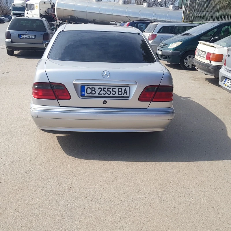 Mercedes-Benz E 200 E 200 компресор, снимка 1 - Автомобили и джипове - 47465839