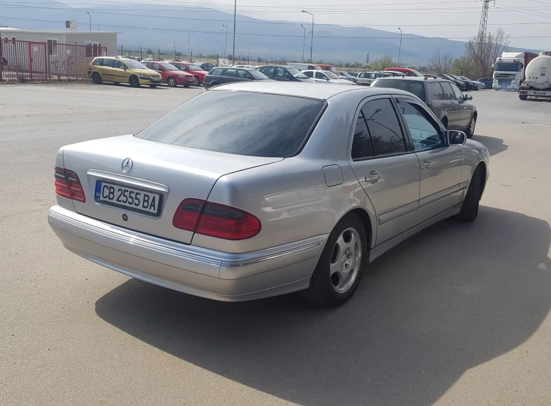 Mercedes-Benz E 200 E 200 компресор, снимка 7 - Автомобили и джипове - 47465839