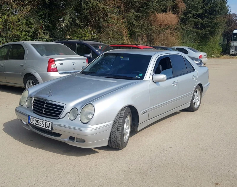 Mercedes-Benz E 200 E 200 компресор, снимка 5 - Автомобили и джипове - 47465839