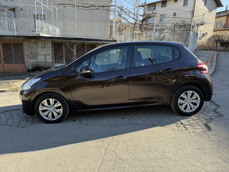 Peugeot 208 1.4i 95 к.с. Бензин 106000км., снимка 3 - Автомобили и джипове - 49426775