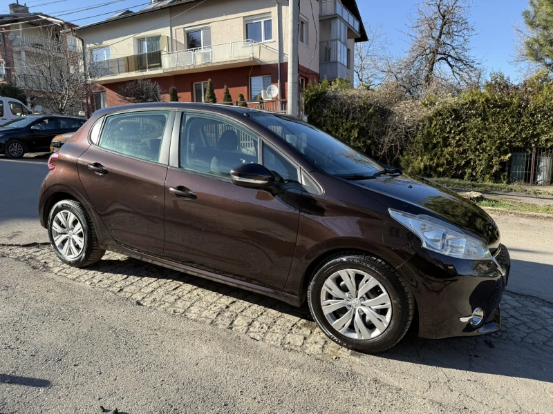 Peugeot 208 1.4i 95 к.с. Бензин 106000км., снимка 7 - Автомобили и джипове - 49426775