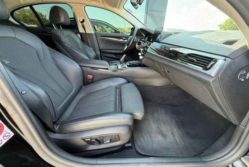 BMW 530 ///M-PACK plug-in-hybrid Face-lift, снимка 11 - Автомобили и джипове - 51736458