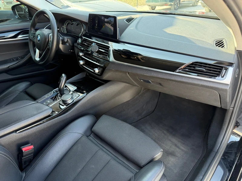 BMW 530 ///M-PACK plug-in-hybrid Face-lift, снимка 10 - Автомобили и джипове - 51736458