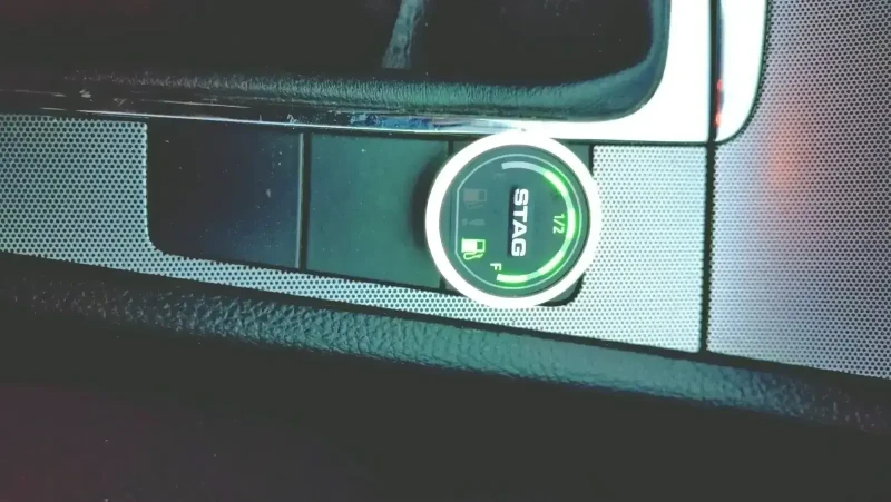 VW Passat, снимка 9 - Автомобили и джипове - 52818351