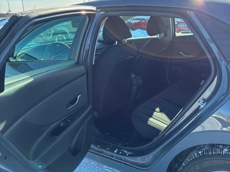 Hyundai Elantra * Preferred * CARFAX * ЦЕНА ДО БГ, снимка 13 - Автомобили и джипове - 53173680