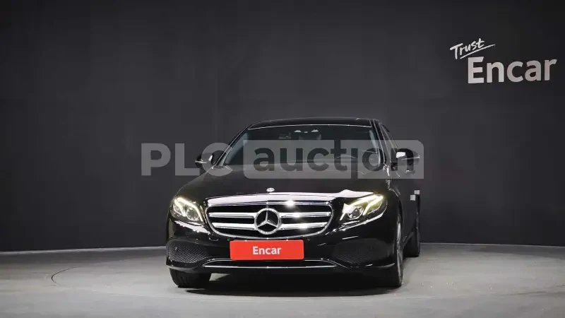 Mercedes-Benz E 300 DIGITAL* BURMESTER* AMBIENT* 360 CAM* KEYLESS, снимка 3 - Автомобили и джипове - 53952406