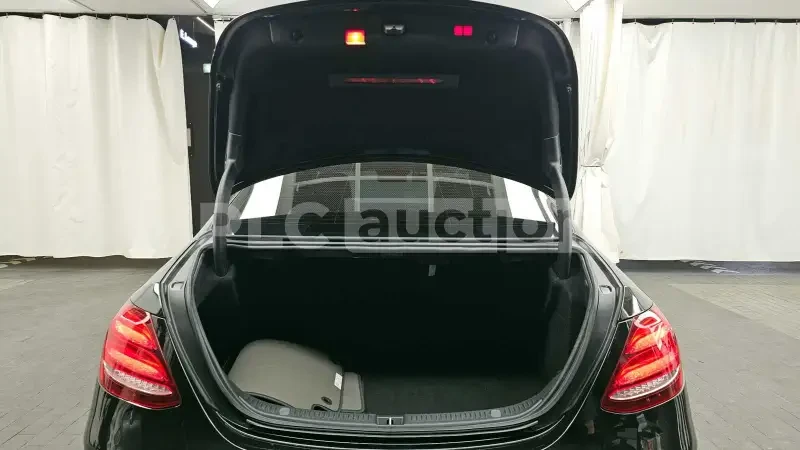 Mercedes-Benz E 300 DIGITAL* BURMESTER* AMBIENT* 360 CAM* KEYLESS, снимка 12 - Автомобили и джипове - 53952406