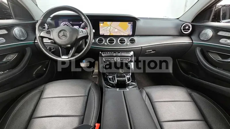 Mercedes-Benz E 300 DIGITAL* BURMESTER* AMBIENT* 360 CAM* KEYLESS, снимка 6 - Автомобили и джипове - 53952406