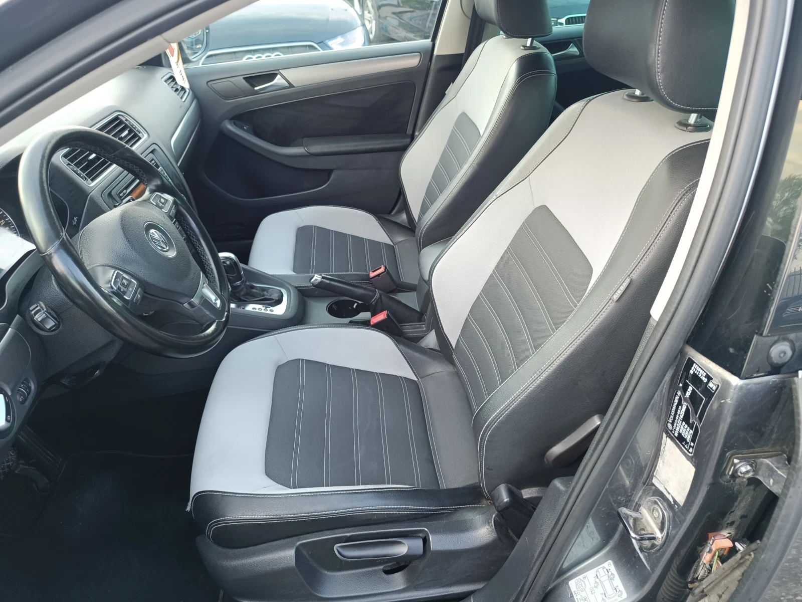 VW Jetta AVTOMAT NAVI | Mobile.bg — изображение 14