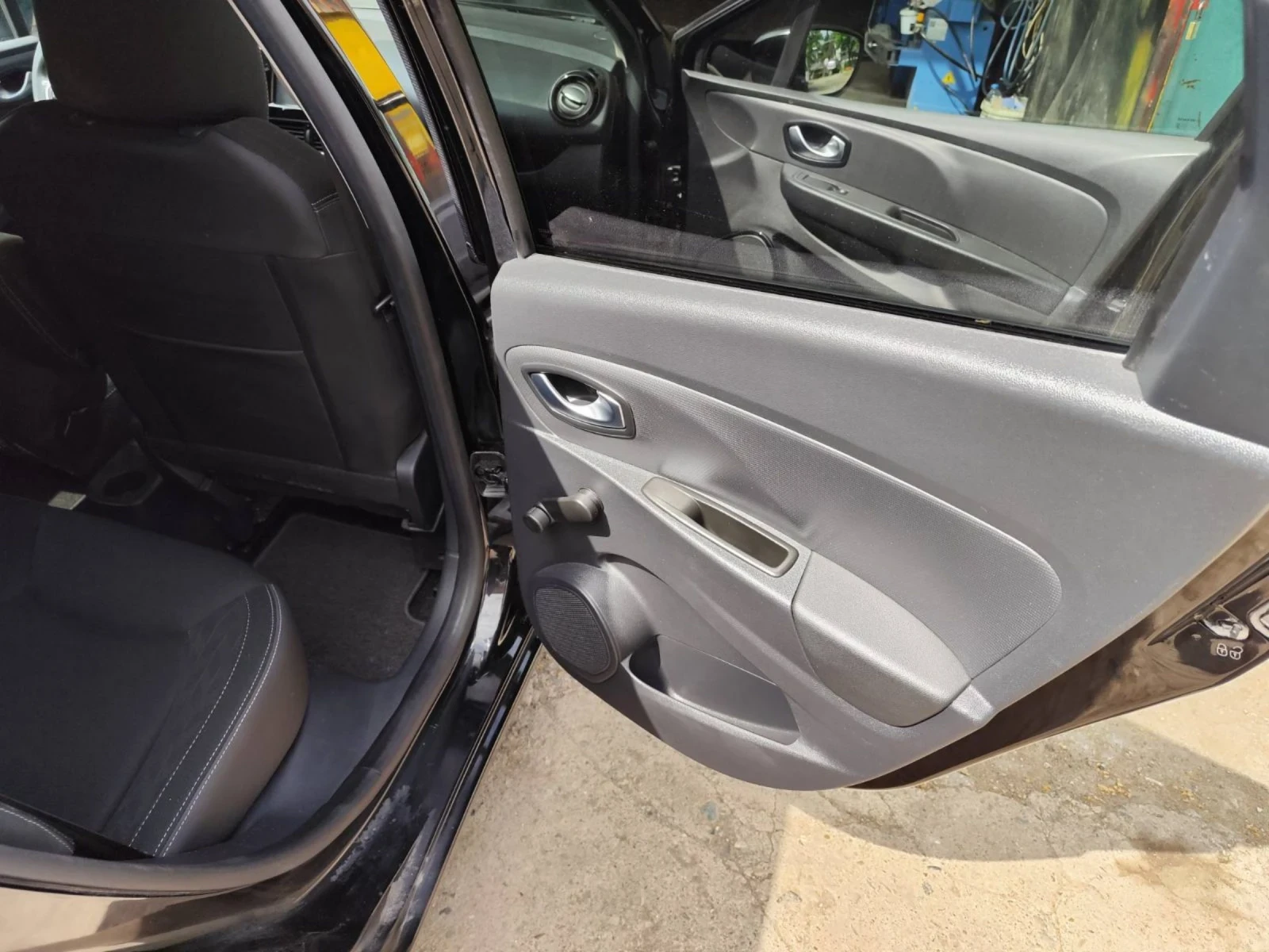 Renault Clio IV Grandtour 0.9 TCe/90 к.с. - изображение 8
