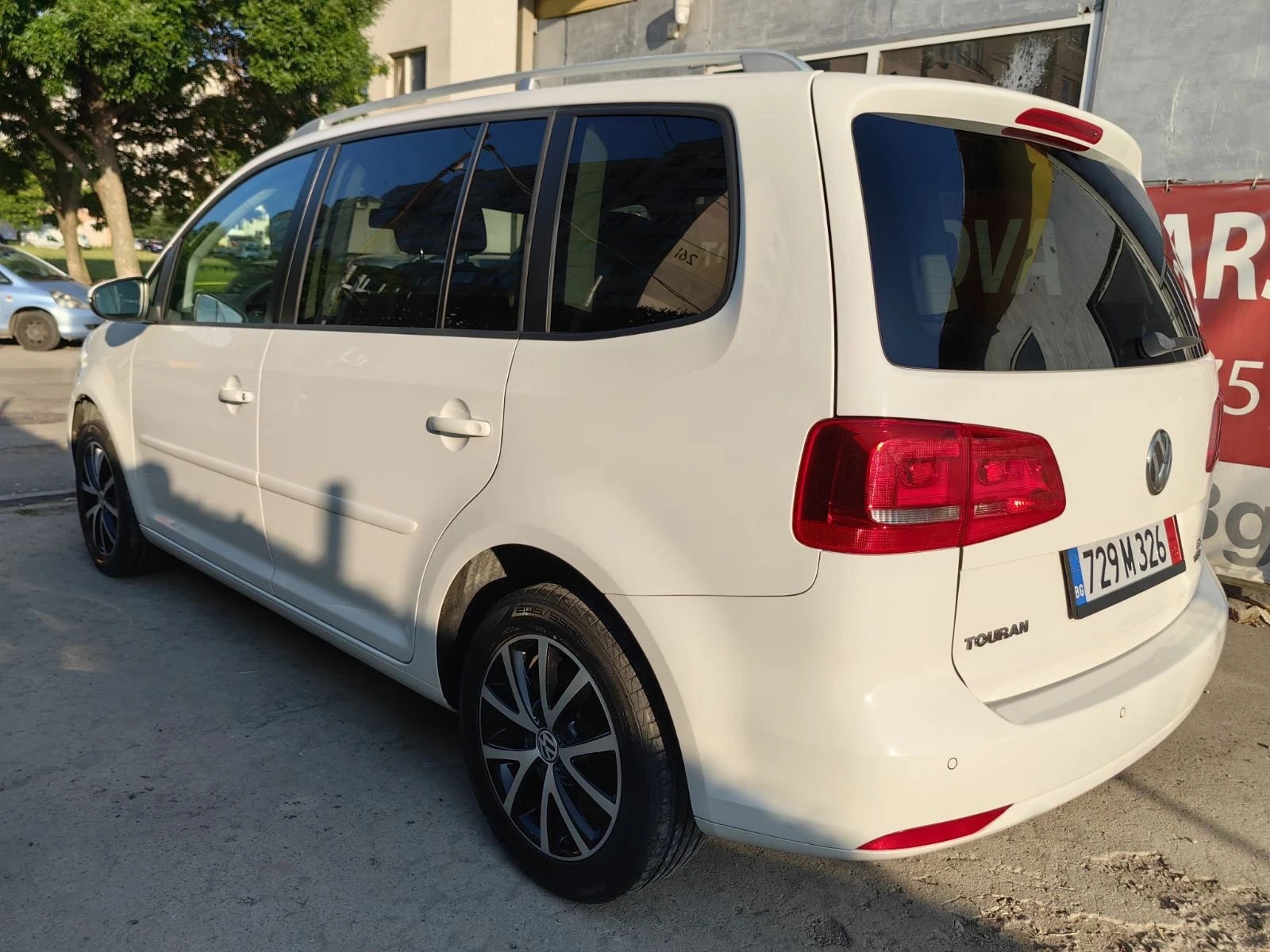 VW Touran 1.4i-150к.с-Турбо Евро-5b 6-скорости Автопилот  - изображение 2