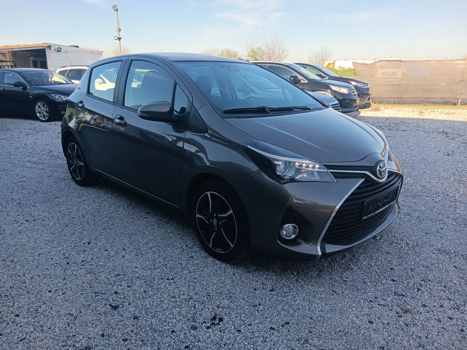 Toyota Yaris 1.5 Hybrid , снимка 2 - Автомобили и джипове - 54135386