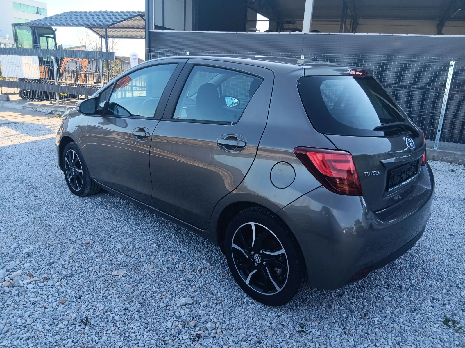 Toyota Yaris 1.5 Hybrid , снимка 4 - Автомобили и джипове - 54135386