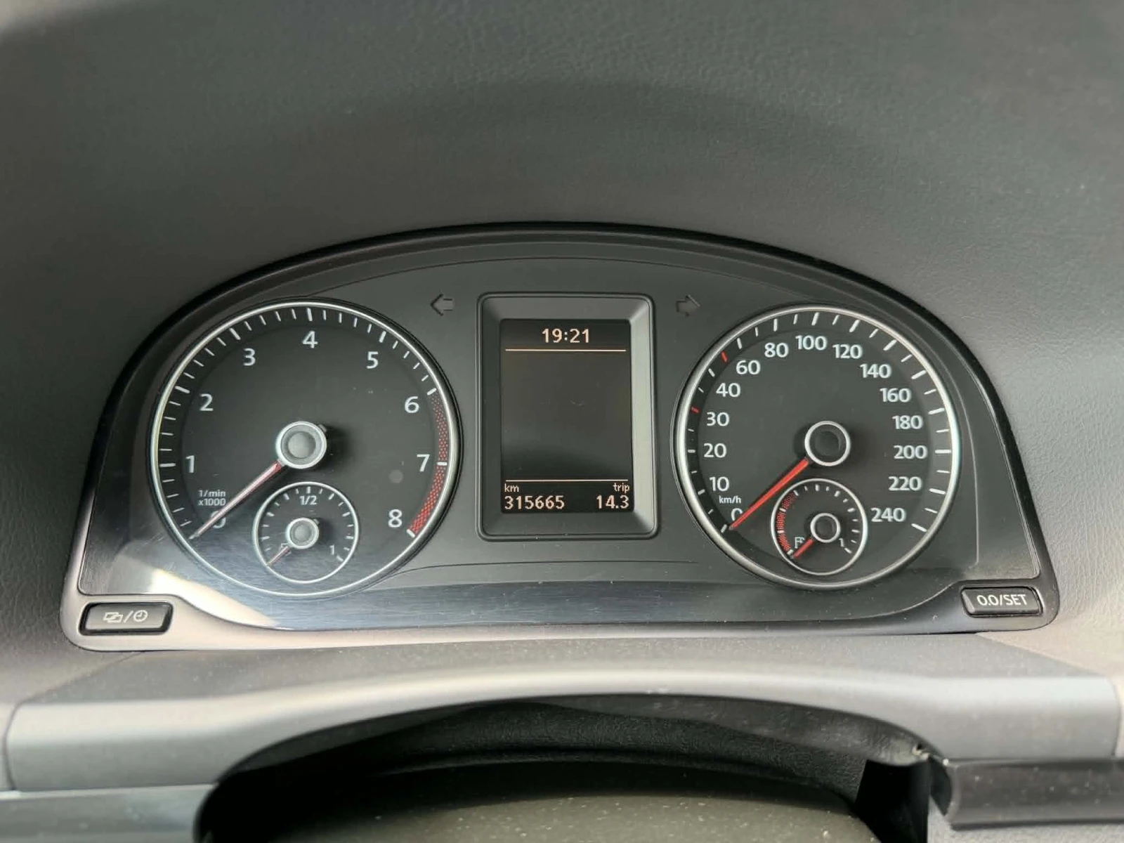 VW Touran 1.4i TURBO ECOMETAN, снимка 10 - Автомобили и джипове - 54574049