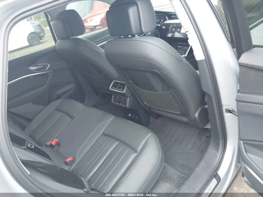 Audi E-Tron Premium Plus Quattro, снимка 8 - Автомобили и джипове - 54769473