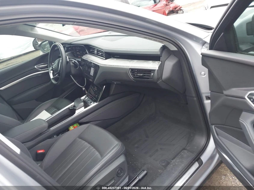 Audi E-Tron Premium Plus Quattro, снимка 5 - Автомобили и джипове - 54769473