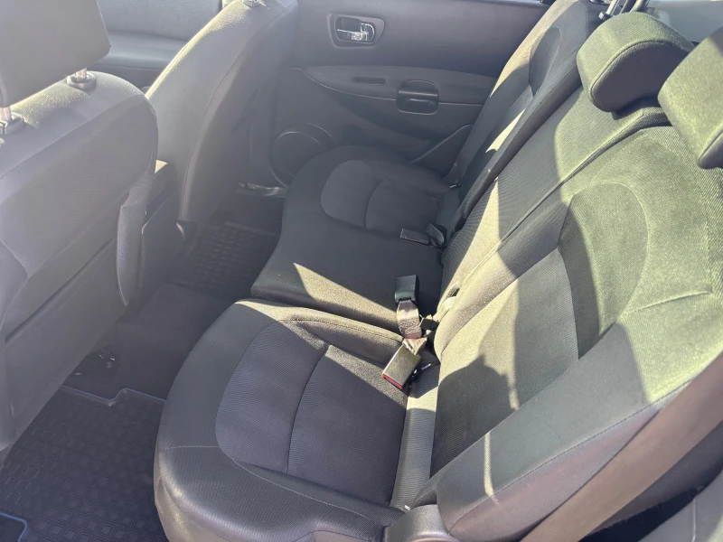 Nissan Qashqai 1.6i / 7 места, снимка 7 - Автомобили и джипове - 52341171