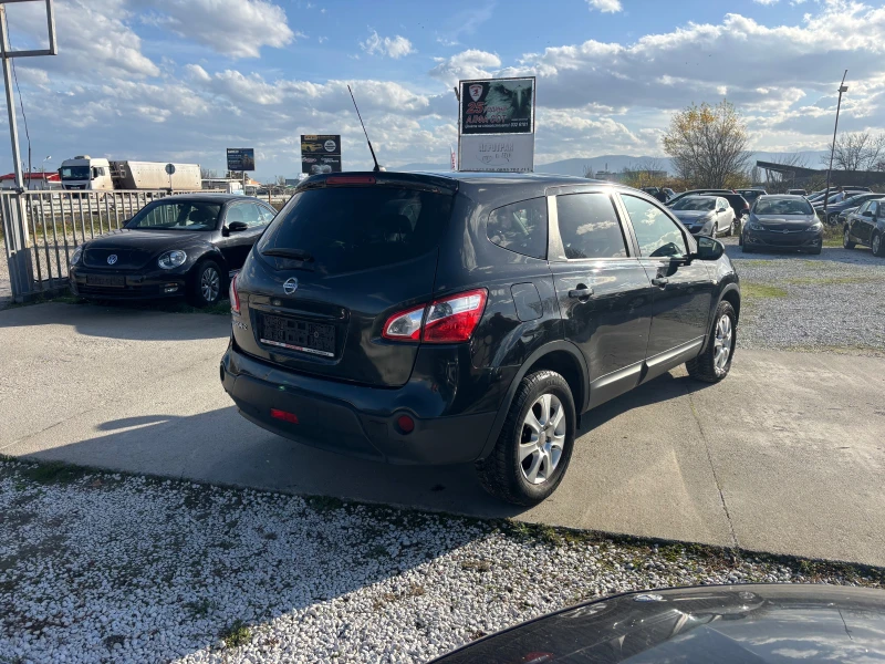 Nissan Qashqai 1.6i / 7 места, снимка 3 - Автомобили и джипове - 52341171
