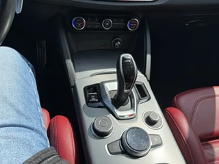 Alfa Romeo Stelvio Veloce * ПАНОРАМА * 2 КЛЮЧА * СЕРВИЗНА ИСТ, снимка 15 - Автомобили и джипове - 54942372