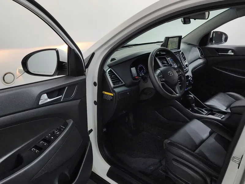 Hyundai Tucson 2.0 - САМО 30% АВАНС, снимка 10 - Автомобили и джипове - 56065826
