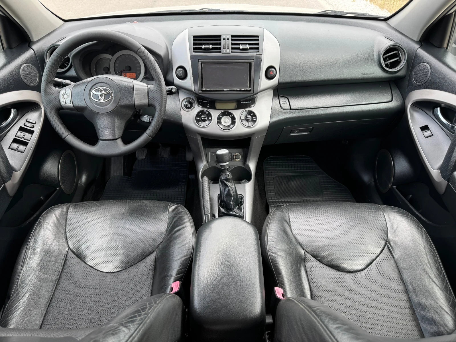 Toyota Rav4 2.2 D-4D 136к.с 4Х4 / KEYLESS / KOJA / NAVI  - изображение 10