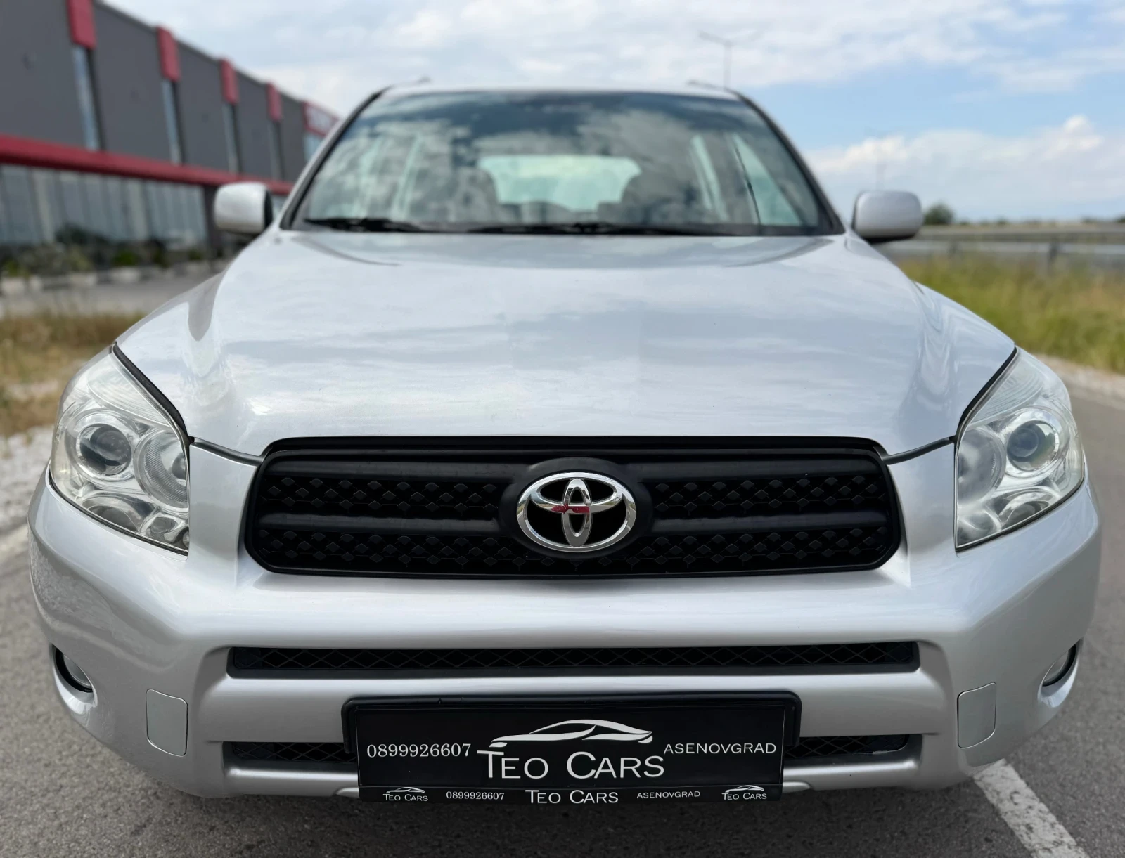 Toyota Rav4 2.2 D-4D 136к.с 4Х4 / KEYLESS / KOJA / NAVI  - изображение 2