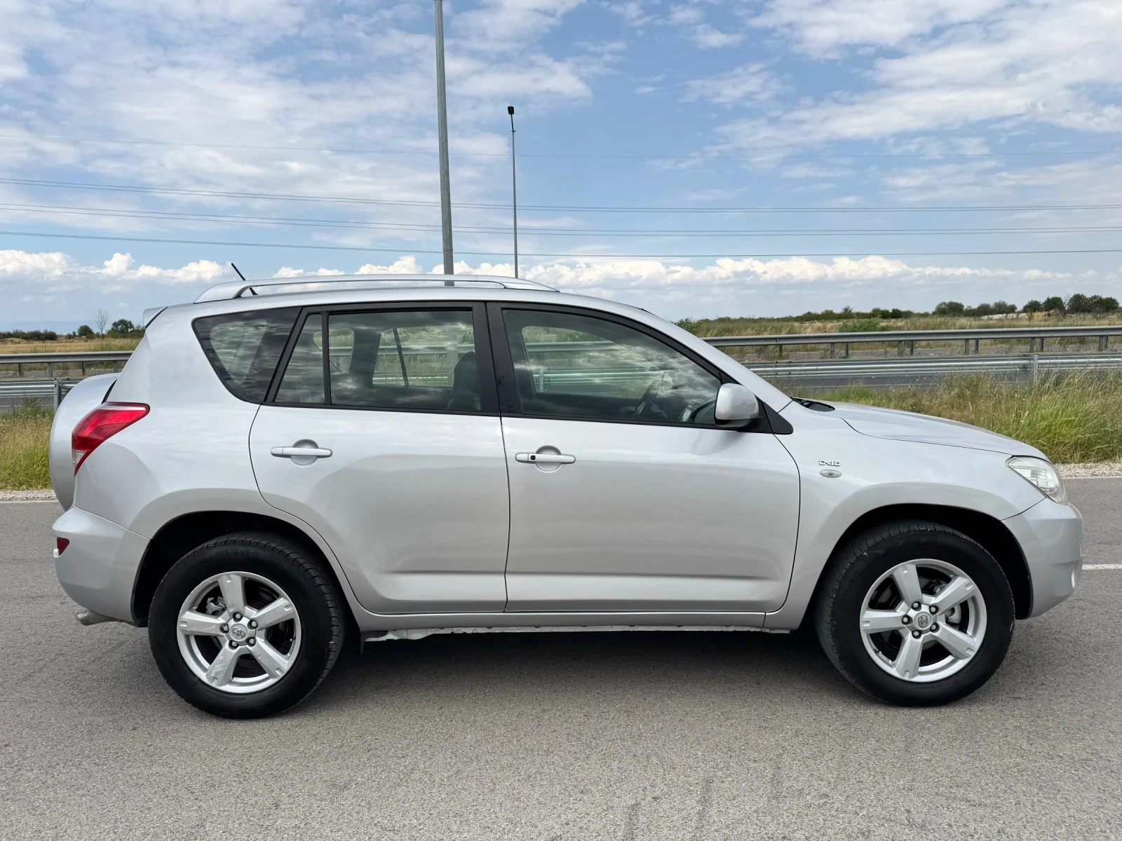 Toyota Rav4 2.2 D-4D 136к.с 4Х4 / KEYLESS / KOJA / NAVI  - изображение 5