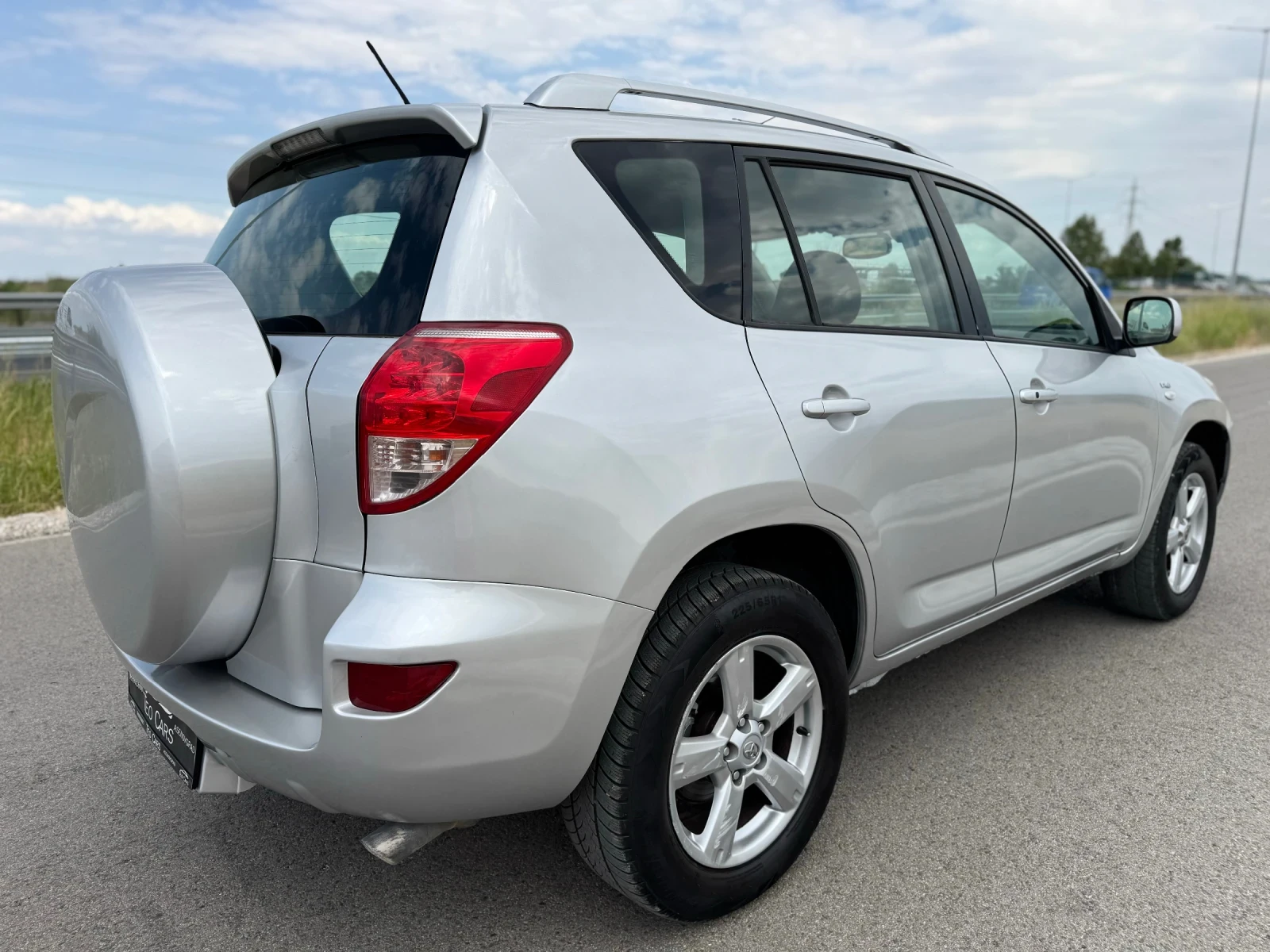 Toyota Rav4 2.2 D-4D 136к.с 4Х4 / KEYLESS / KOJA / NAVI  - изображение 8