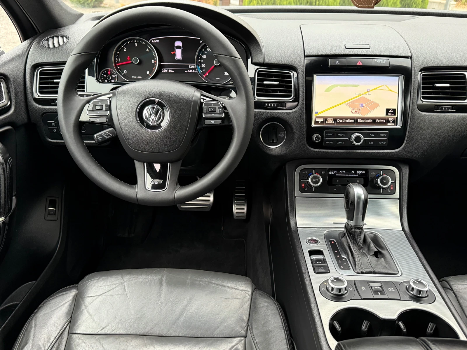 VW Touareg 4.2TDi 340к.с * R-Line* * 360Камери* * Панорама*  - изображение 10