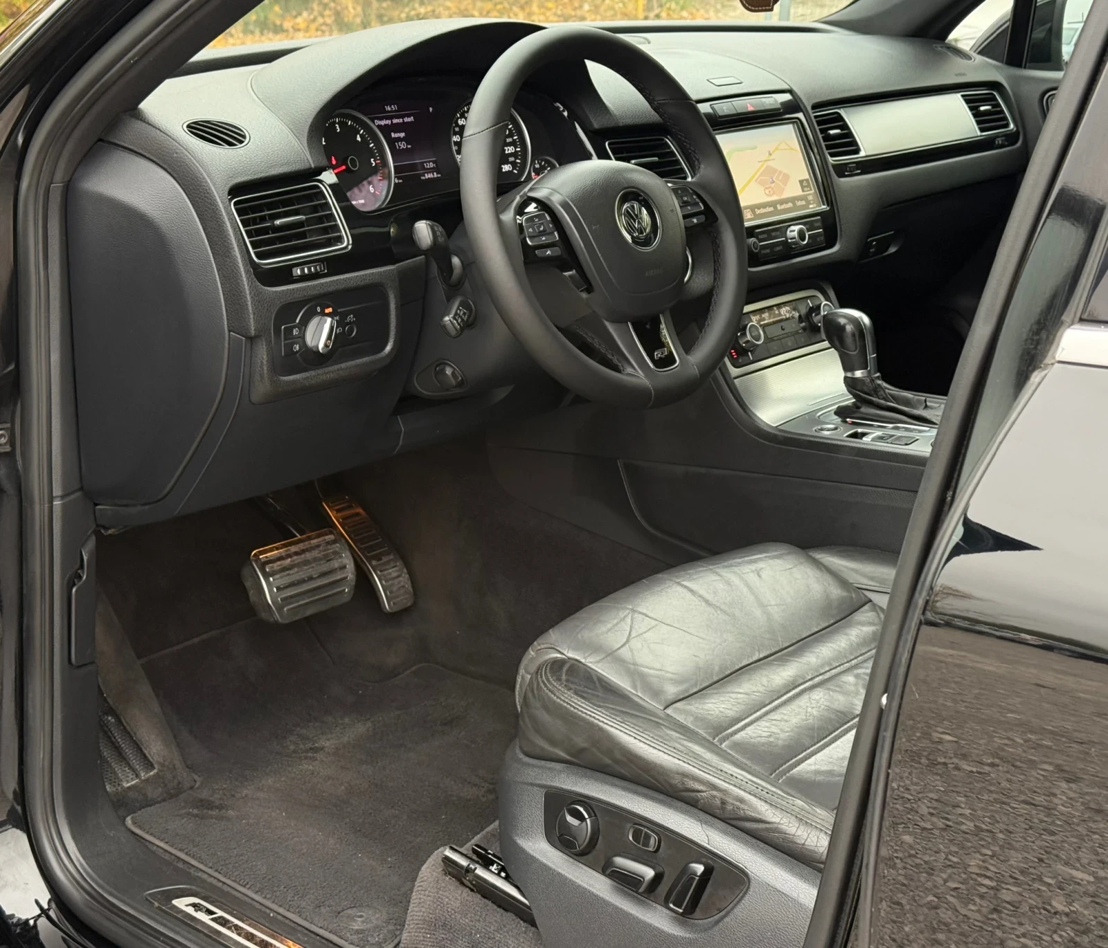 VW Touareg 4.2TDi 340к.с * R-Line* * 360Камери* * Панорама*  - изображение 9