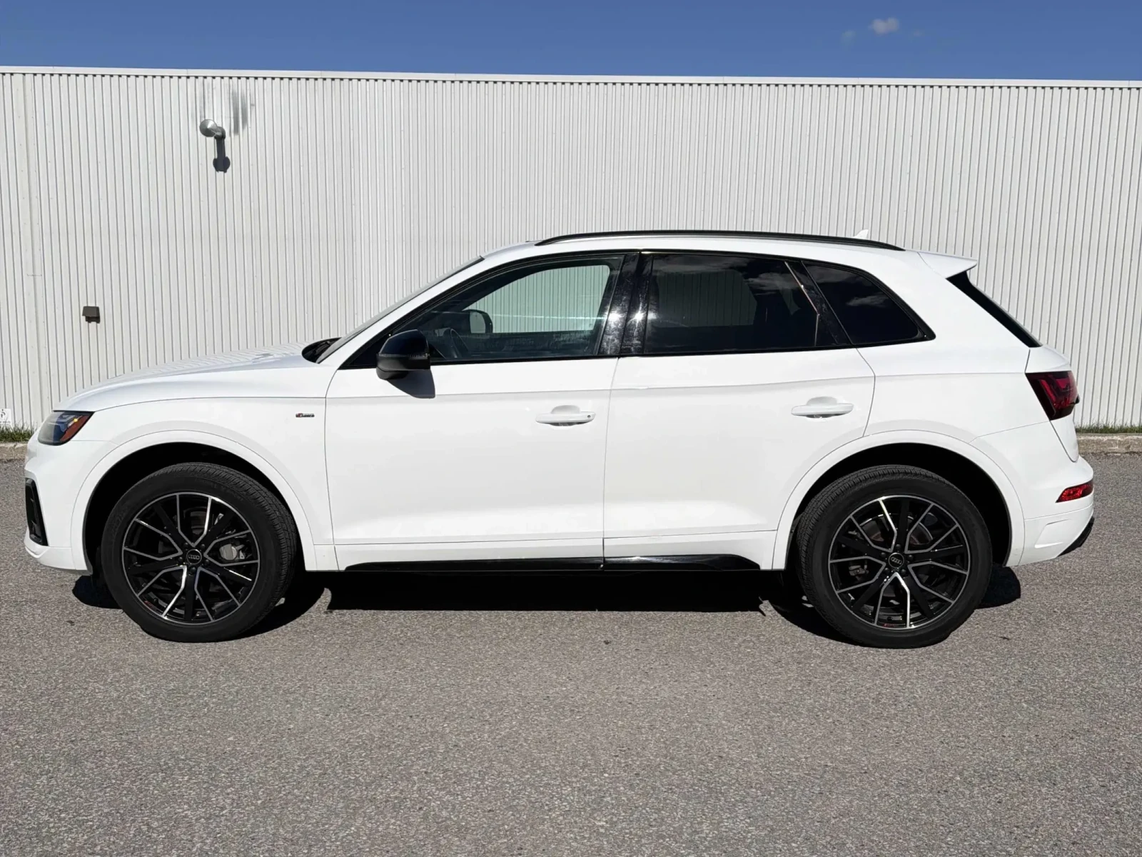 Audi Q5 Progressiv * * CARFAX * * АВТО КРЕДИТ * * , снимка 3 - Автомобили и джипове - 54372571