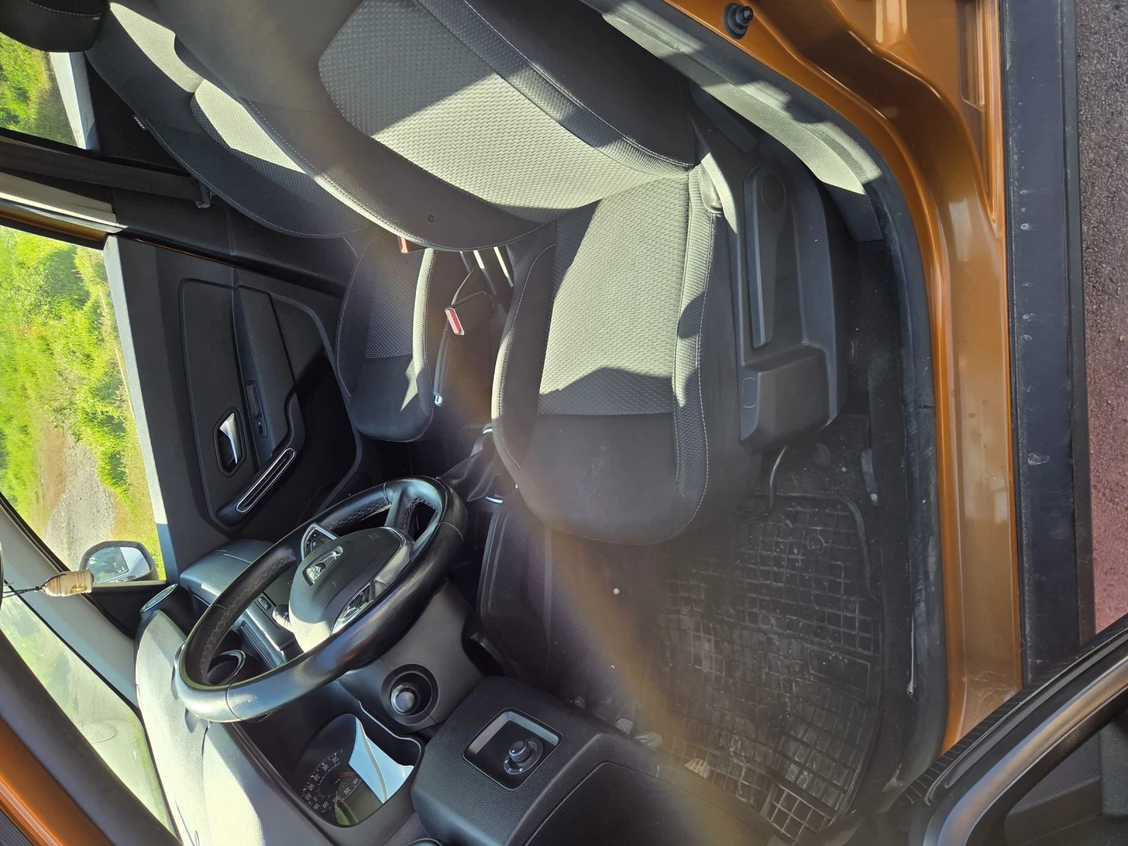 Dacia Duster 1.5DCI-110ps / 4x4 / N1 / keyless, снимка 6 - Автомобили и джипове - 54428228