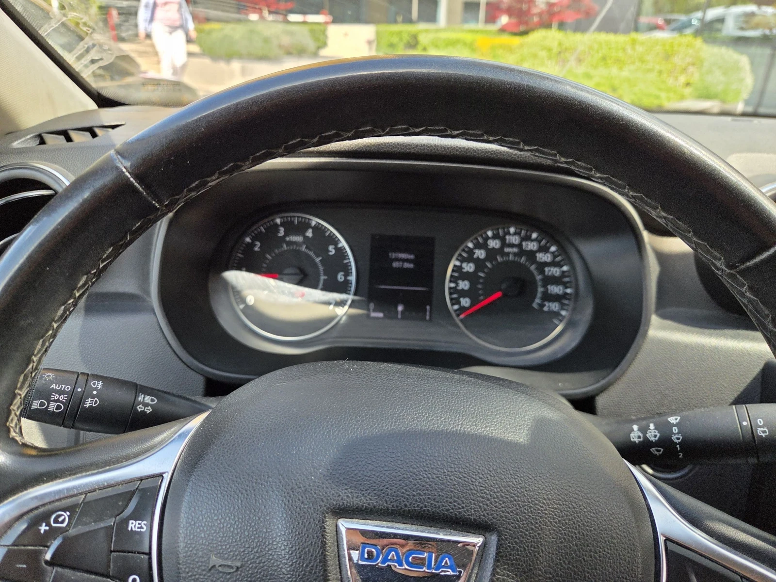 Dacia Duster 1.5DCI-110ps / 4x4 / N1 / keyless, снимка 9 - Автомобили и джипове - 54428228