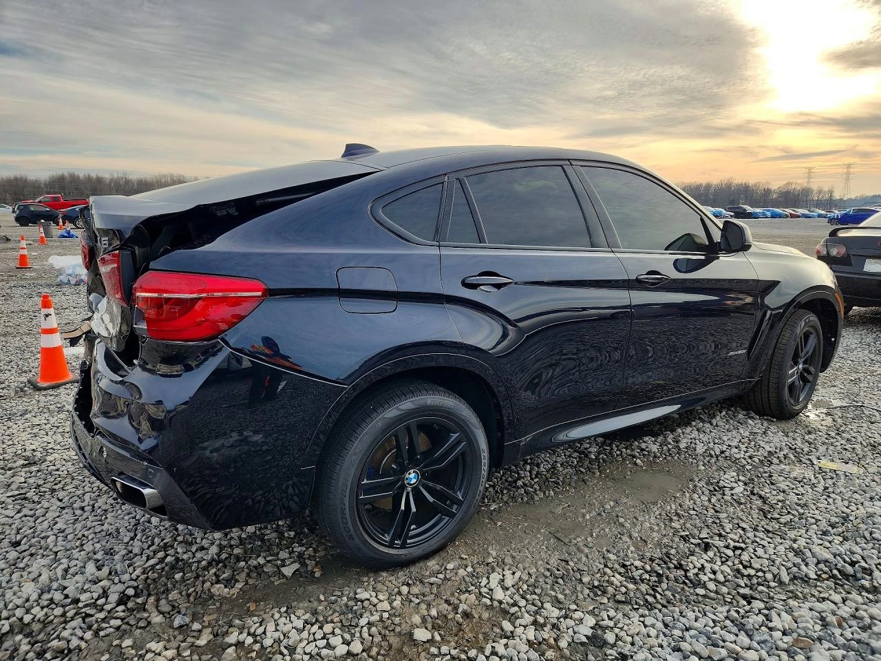 BMW X6 XDRIVE50I| M PKG| HARMAN| HUD| ВАКУУМ| , снимка 6 - Автомобили и джипове - 54556385