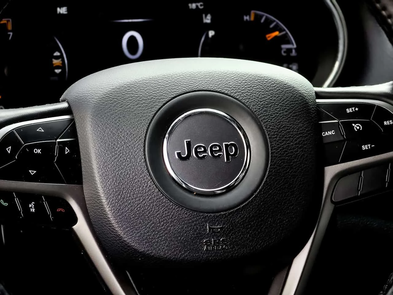 Jeep Cherokee * CARFAX * ЦЕНА ДО БГ, снимка 14 - Автомобили и джипове - 54764207