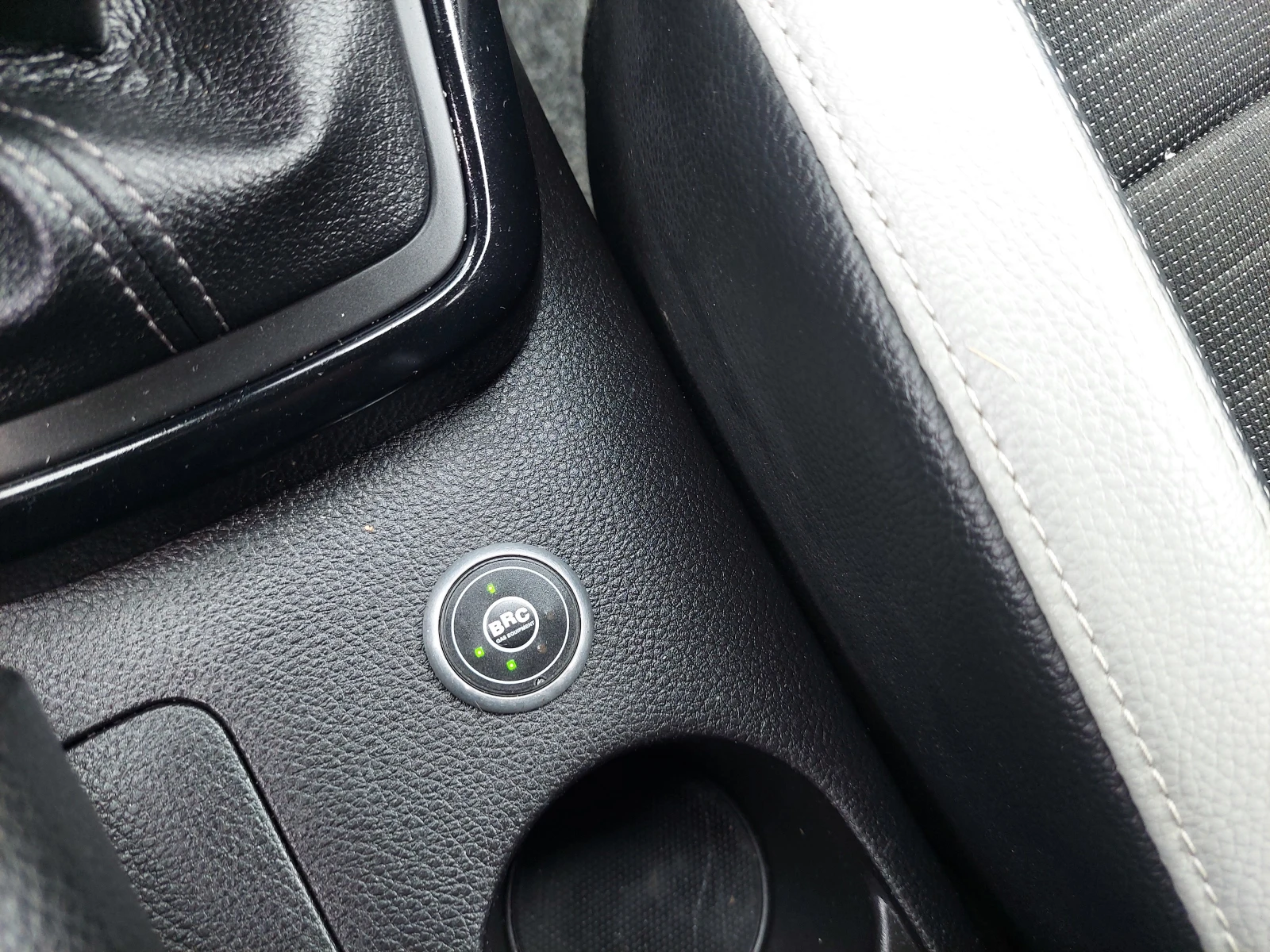Kia Stonic 1, 4i 99ps ECO GPL, снимка 13 - Автомобили и джипове - 55273717