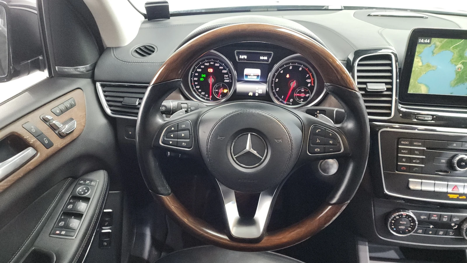 Mercedes-Benz GLS 500 4.7 V8 4MATIC , снимка 11 - Автомобили и джипове - 56071275