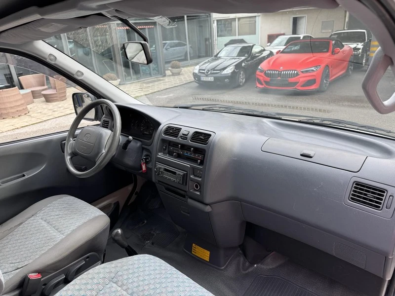 Toyota Hiace D-4D, снимка 12 - Бусове и автобуси - 53149690